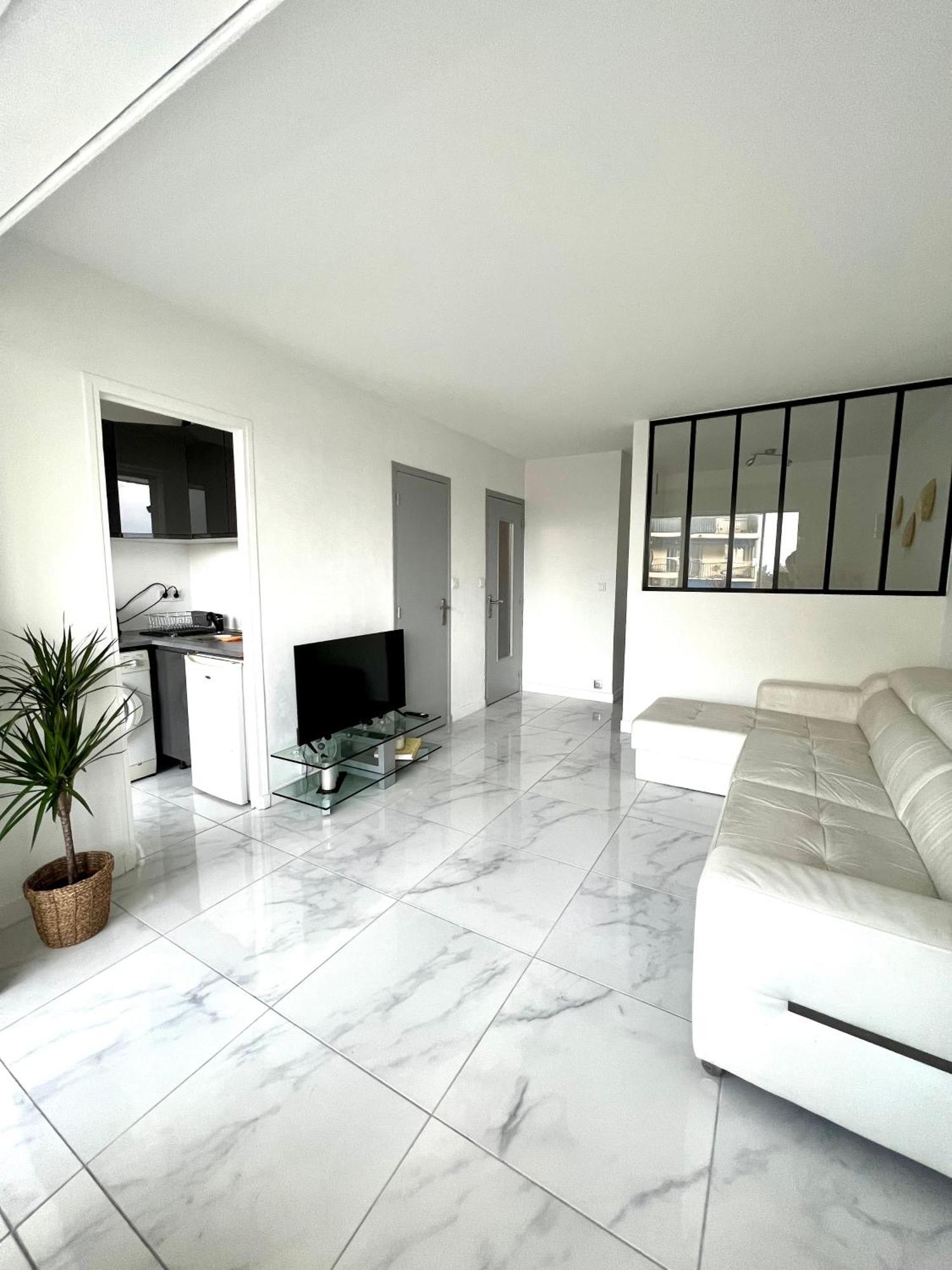 Studio 4 Couchages A 12 Min De La Plage A Pied Avec Wifi, Le Parking Est En Option Antibes Luaran gambar