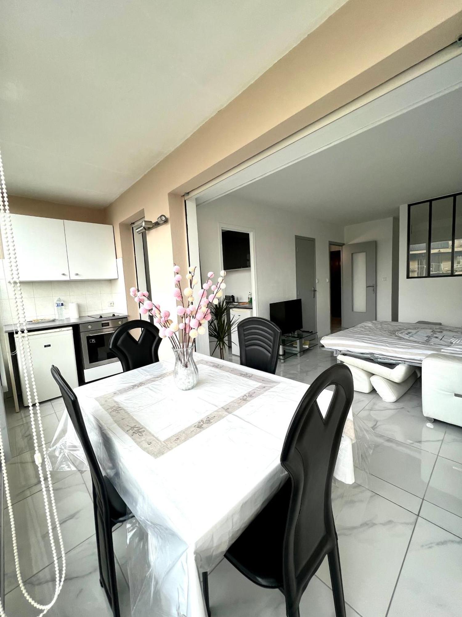 Studio 4 Couchages A 12 Min De La Plage A Pied Avec Wifi, Le Parking Est En Option Antibes Luaran gambar