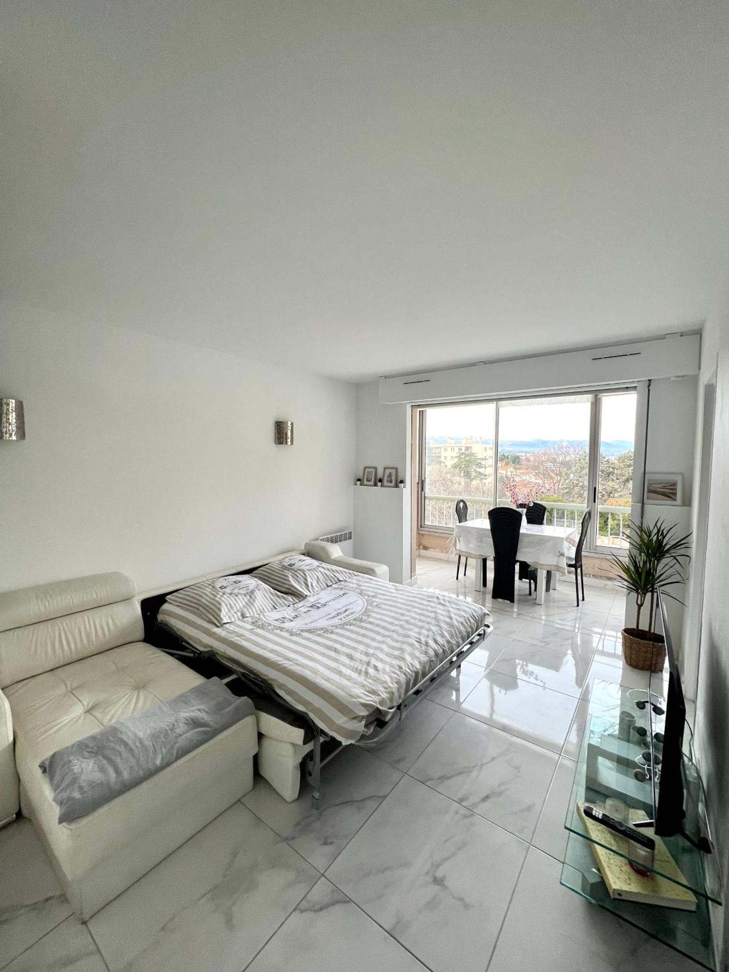 Studio 4 Couchages A 12 Min De La Plage A Pied Avec Wifi, Le Parking Est En Option Antibes Luaran gambar