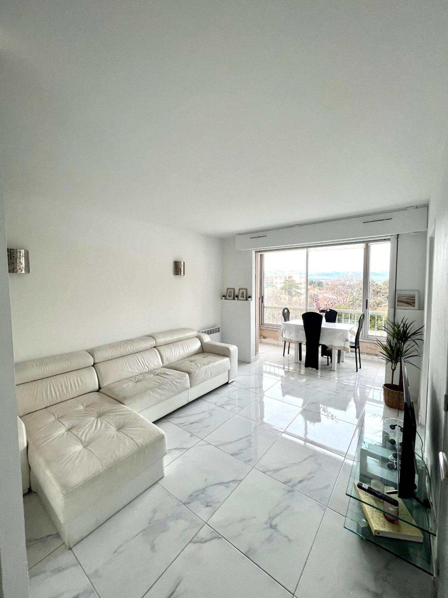 Studio 4 Couchages A 12 Min De La Plage A Pied Avec Wifi, Le Parking Est En Option Antibes Luaran gambar