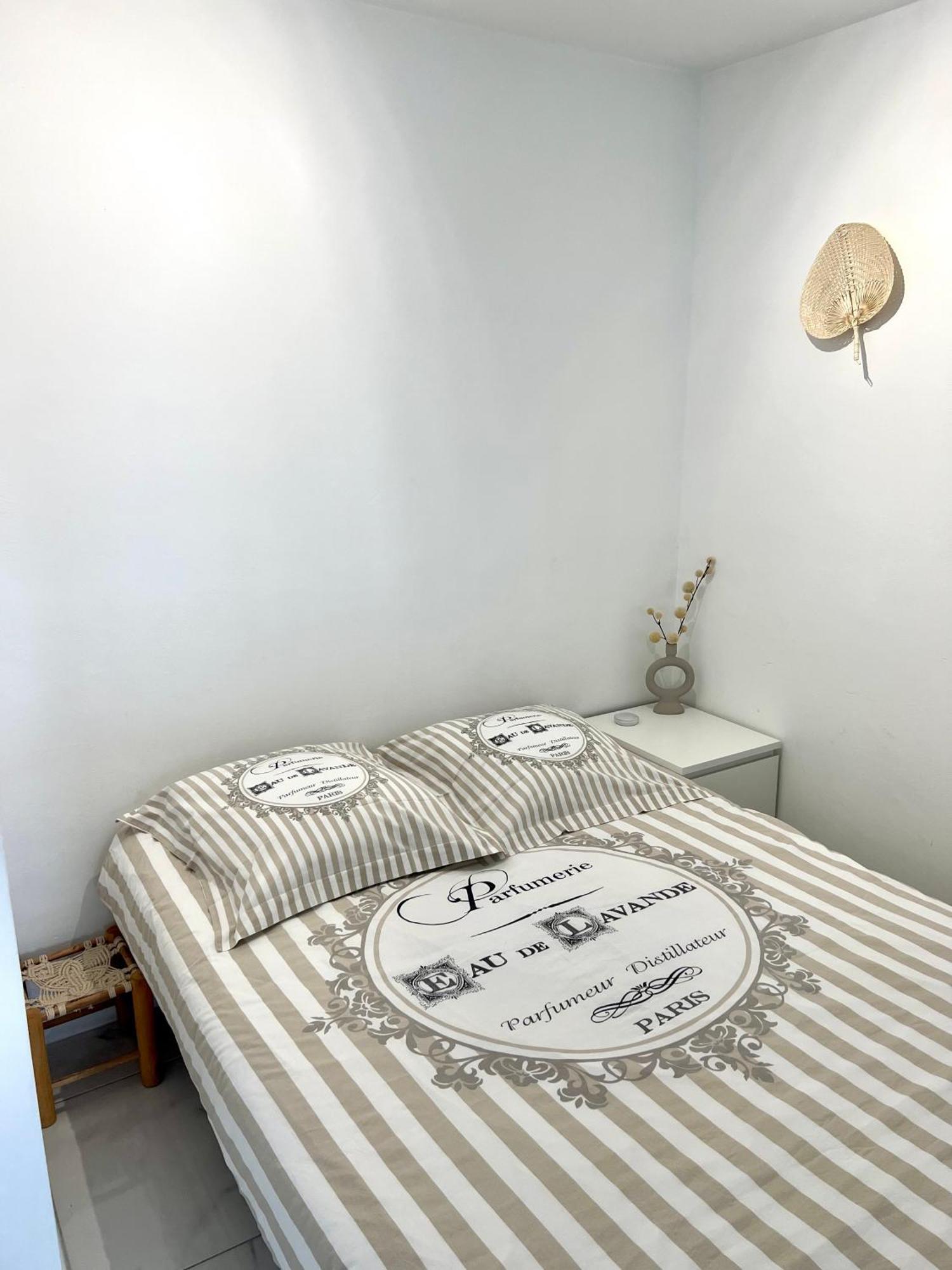 Studio 4 Couchages A 12 Min De La Plage A Pied Avec Wifi, Le Parking Est En Option Antibes Luaran gambar
