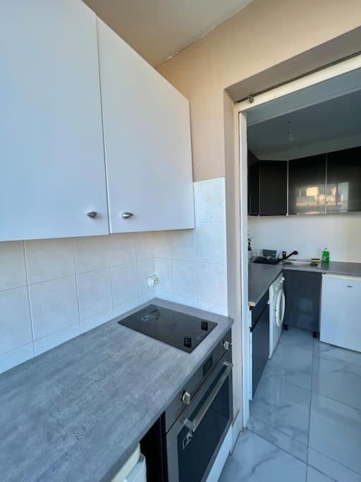 Studio 4 Couchages A 12 Min De La Plage A Pied Avec Wifi, Le Parking Est En Option Antibes Luaran gambar